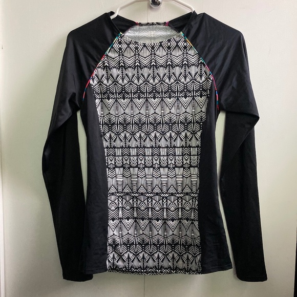 Title 9 Black & White Long Sleeve Rash Guard Swim Top Sz Med Snorkel Surf - Picture 1 of 5